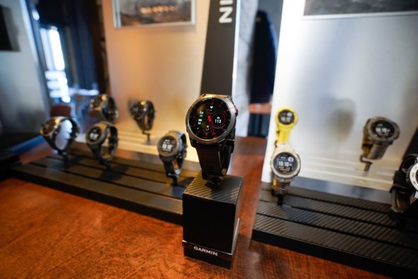 Garmin Epix.jpg