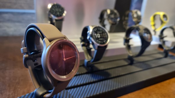 Garmin Vívomove Sport (2).jpg