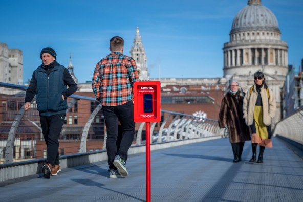 Nokia phone appears in battery emergency SOS Boxes to showcase the 3-day battery life on the new Nokia G21 handset (2).jpg