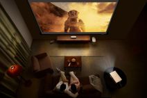 LG-CineBeam_Lifestyle (3).jpg