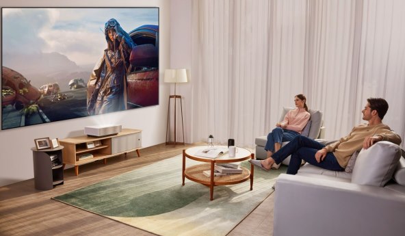 LG-CineBeam_Lifestyle (1).jpg