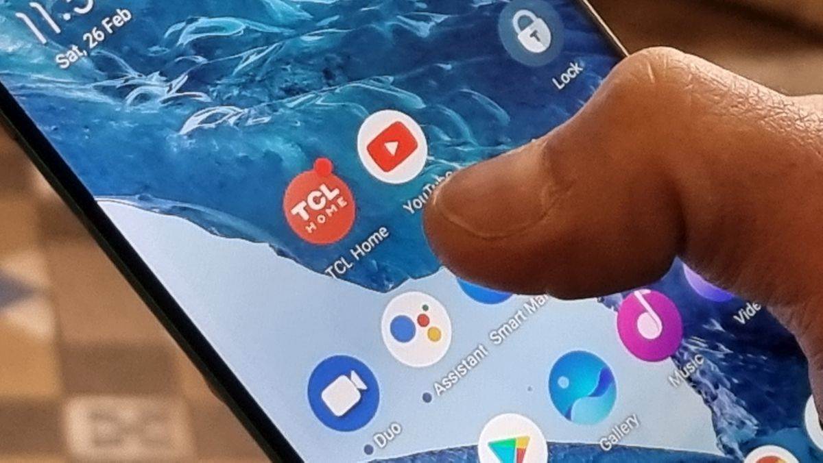 TCL Kolaboracija telefon i televizor (3).jpg