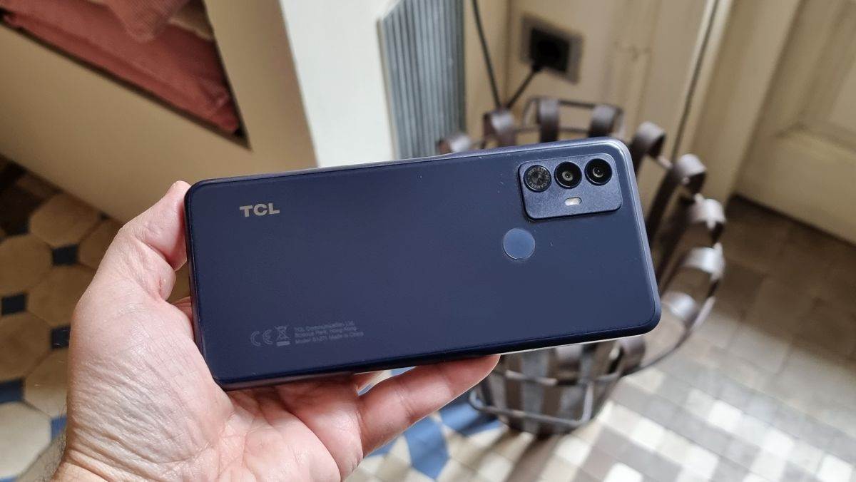 TCL 30 E (4).jpg