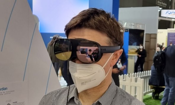 HTC VIVE Flow holoride (1).jpg