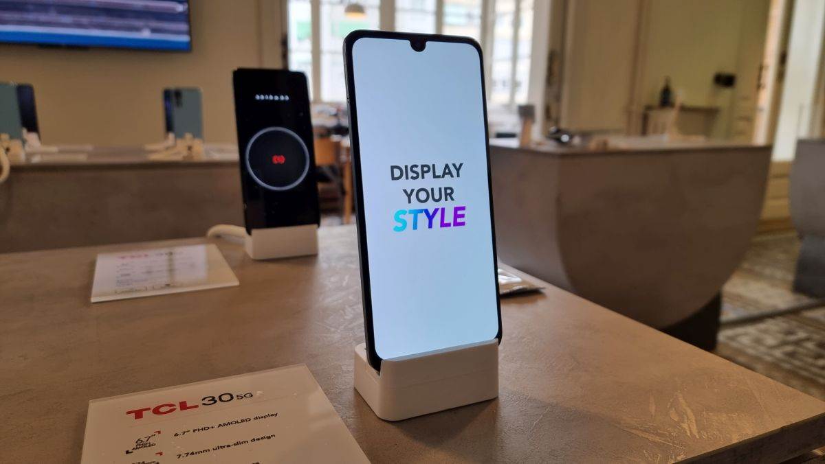 TCL 30 5G (1).jpg