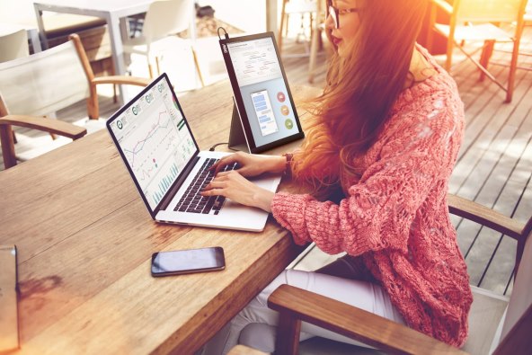 NOVI 15,6-INČNI PRIJENOSNI MONITOR Ima hibridne USB-C i USB-A konektore