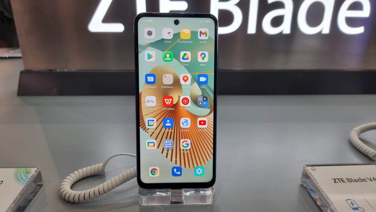 ZTE Blade V40 (2).jpg