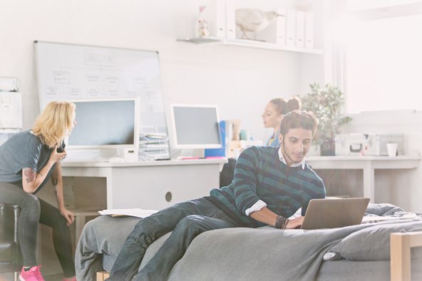 Spavaca soba laptop rad.jpg