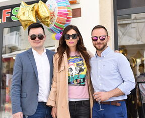 Viktorija Rađa u ružičastoj majici slatka kao školarka