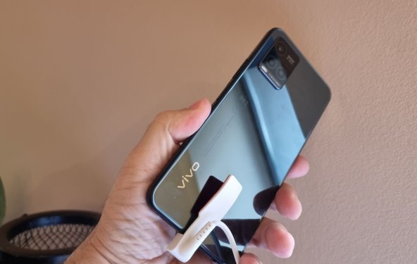 Vivo Y33s (3).jpg