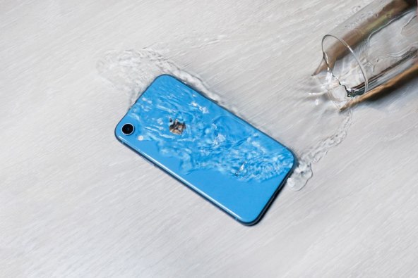 Voda telefon.jpg