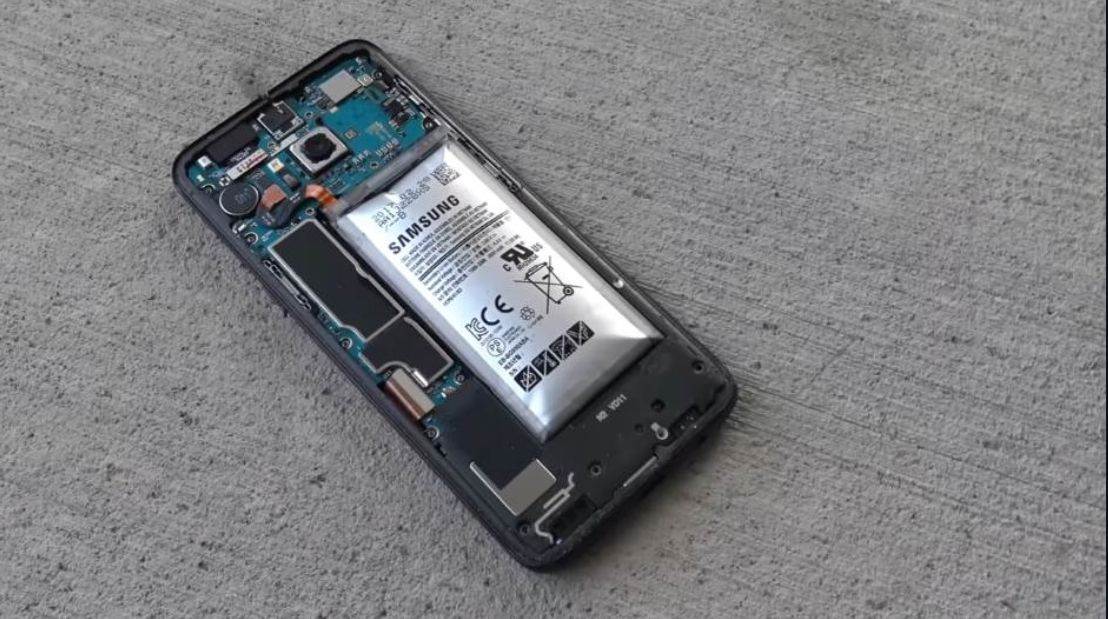 Telefon na suncu Samsung (2).jpg