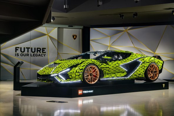 Lego Technic Lamborghini Sián FKP 37 (3).jpg