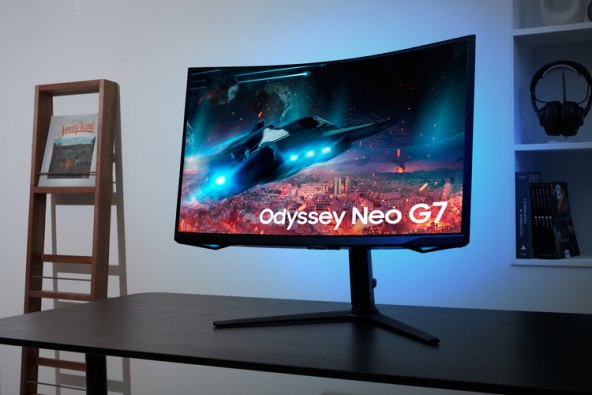 Samsung Odyssey Neo G7 (7).jpg
