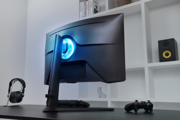 Samsung Odyssey Neo G7 (8).jpg