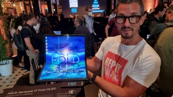 Asus Zenbook 17 Fold OLED (11).jpg
