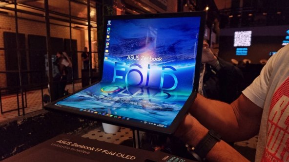 Asus Zenbook 17 Fold OLED (12).jpg