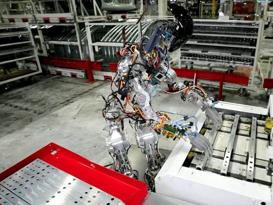 Tesla Optimus (4).jpg