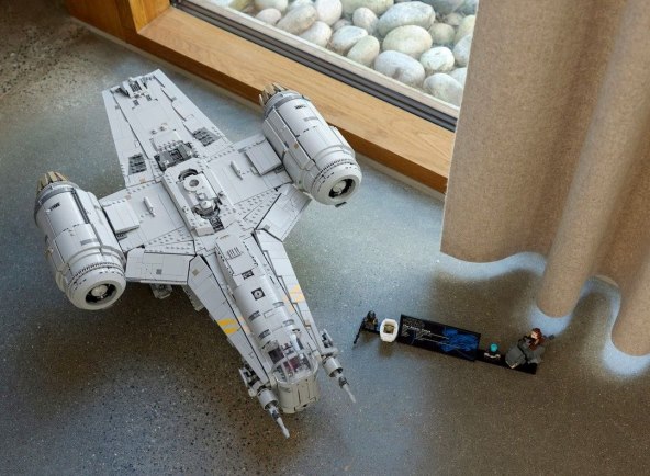 Star Wars The Razor Crest Lego (4).jpg