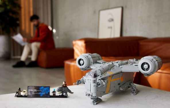 Star Wars The Razor Crest Lego (1).jpg