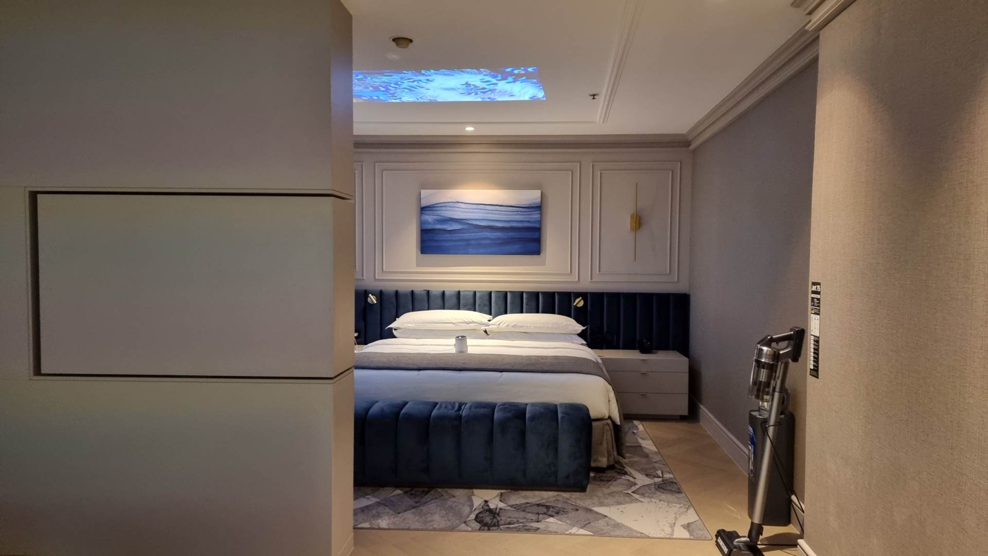 Samsung televizor predsjednicki apartman hotel Sheraton (2).jpg