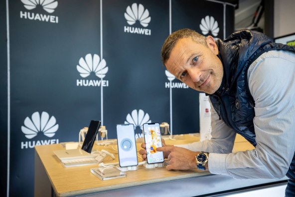 Huawei Mate 50 Pro (3).jpg