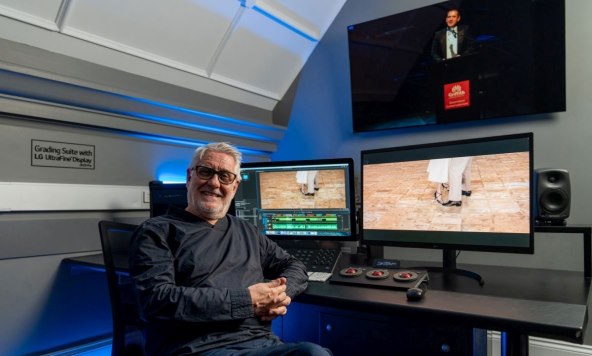 LG UltraFine OLED Pro (1).jpg