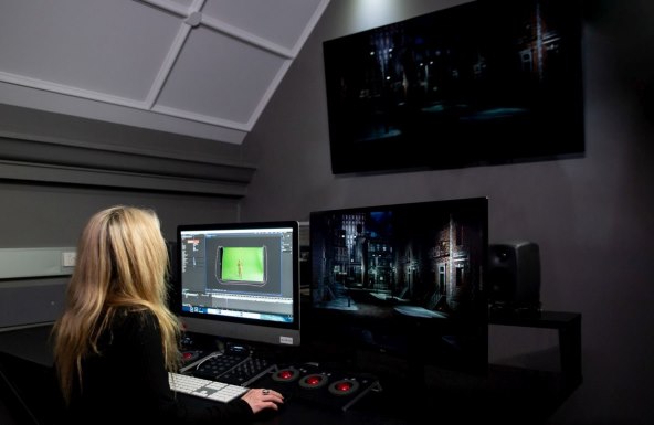 LG UltraFine OLED Pro (3).jpg