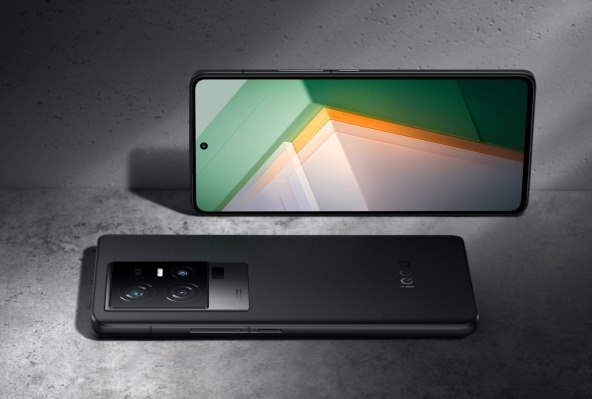 iQOO 11 Black Edition 03.jpg