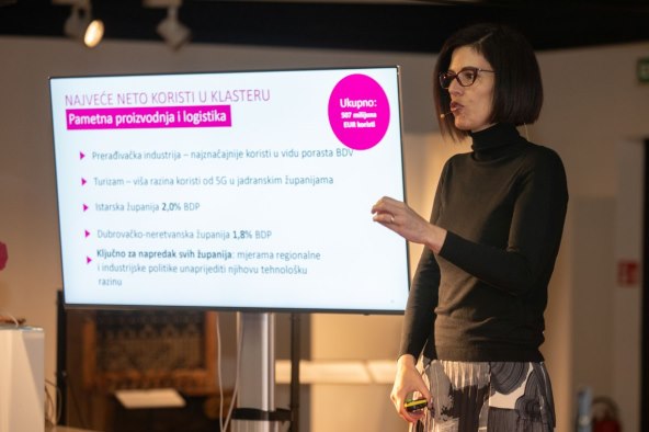 Maruška Vizek, EIZ.jpg