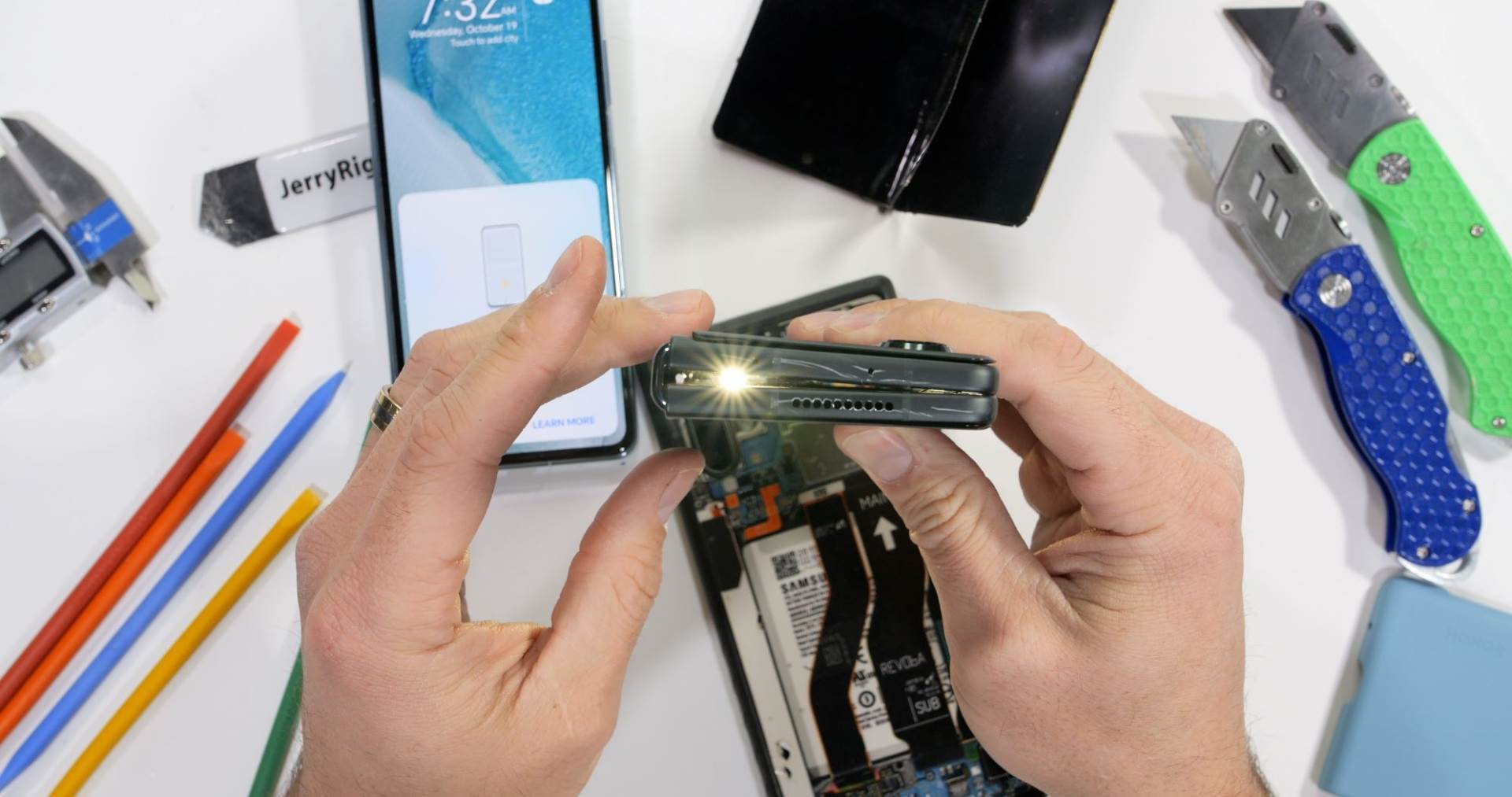 Honor Magic Vs - Teardown 6.jpg
