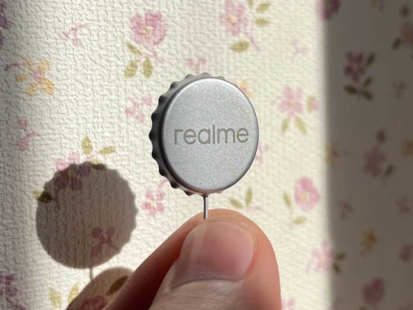 realme-SIM-iglica-cep.jpeg