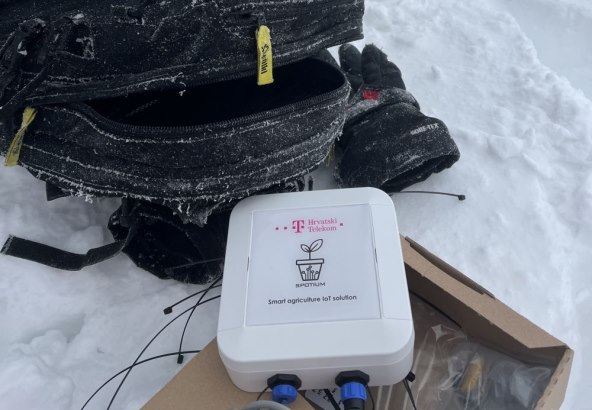 Hrvatski Telekom IoT uređaj na Snježniku.JPG