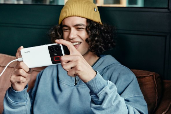 realme GT3 (2).jpg