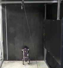 Robot hoda po stropu (4).jpg