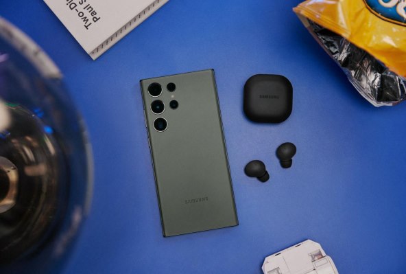 Samsung Galaxy S23 Ultra_Lifestyle_05_LI.jpg