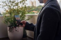 MOTOROLA EDGE 40 PRO: S posebnim premazom protiv prljanja ekrana