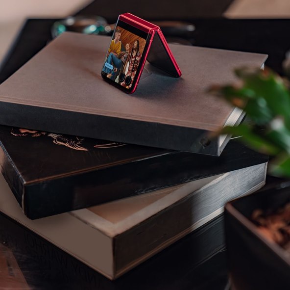 NOVA MOTOROLA RAZR: Legendarni izgled modela RAZR V3 u novom ruhu