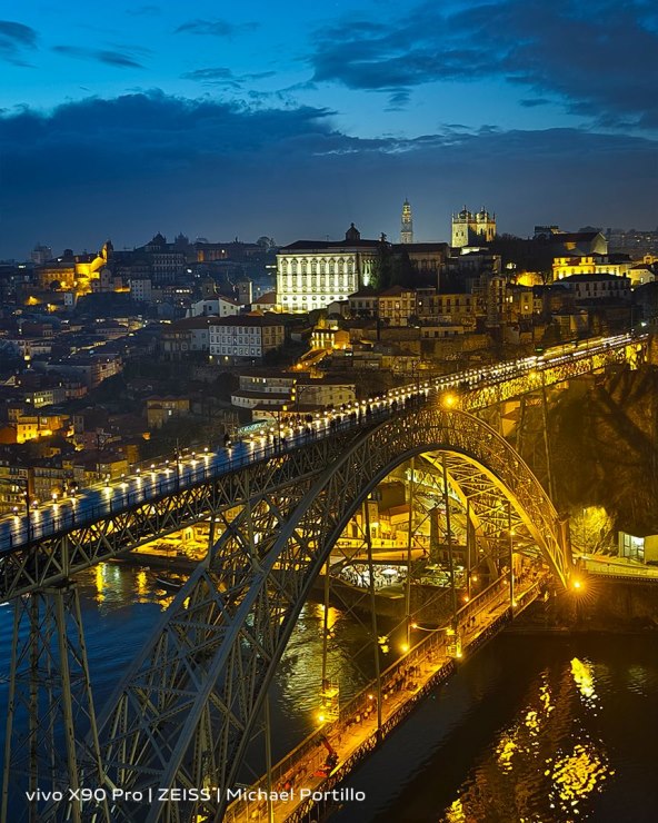 vivo X90 Pro_ZEISS_Michael Portillo_Porto Blue Hour.jpg