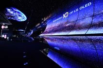 LG OLED-Attractor-01.jpg