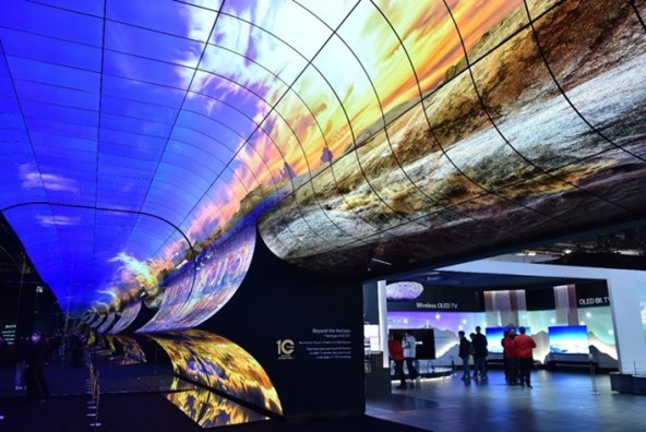 LG OLED-Attractor-04.jpg