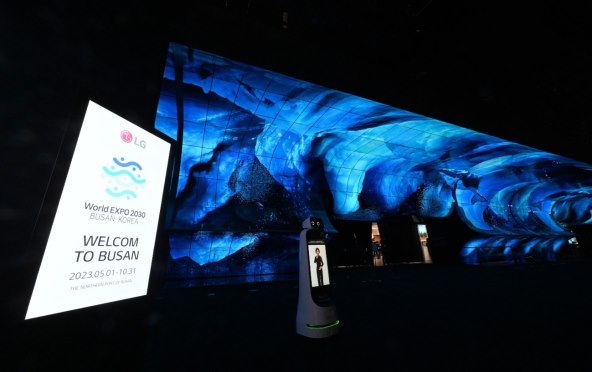 LG OLED-Attractor-06.jpg