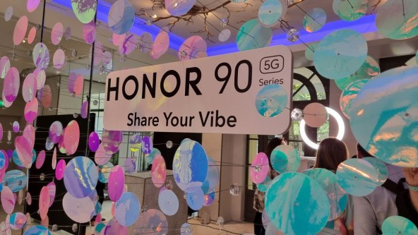 Honor 90 Pariz (1).jpg