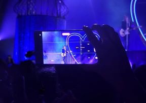 Sabrina Carpenter, Samsung Galaxy S23 Ultra (4).jpg