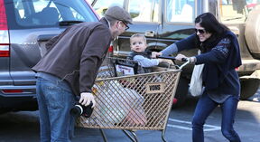 Ljutita Selma Blair nasrnula na paparazza