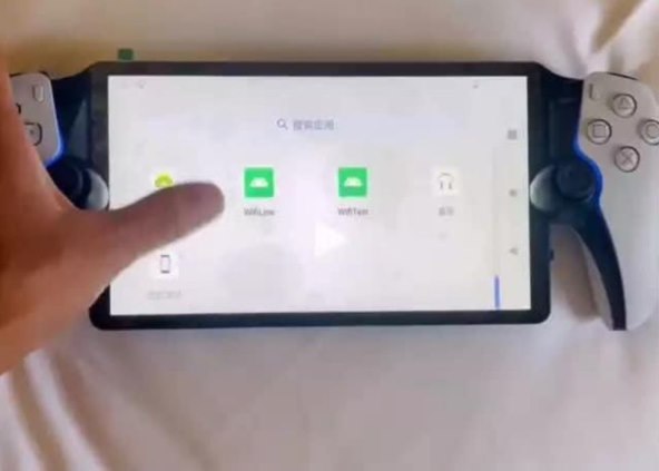 Project Q PlayStation rucna konzola (3).jpg