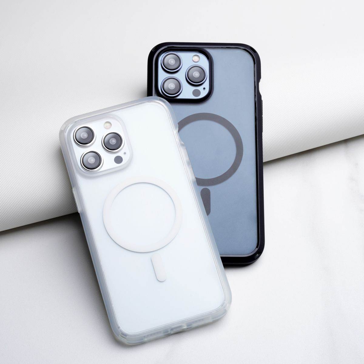Catalyst-iPhone-15-pro-max-protective-drop-proof-iphone-cases-with-magsafe-black-clear-on-sofa.jpg
