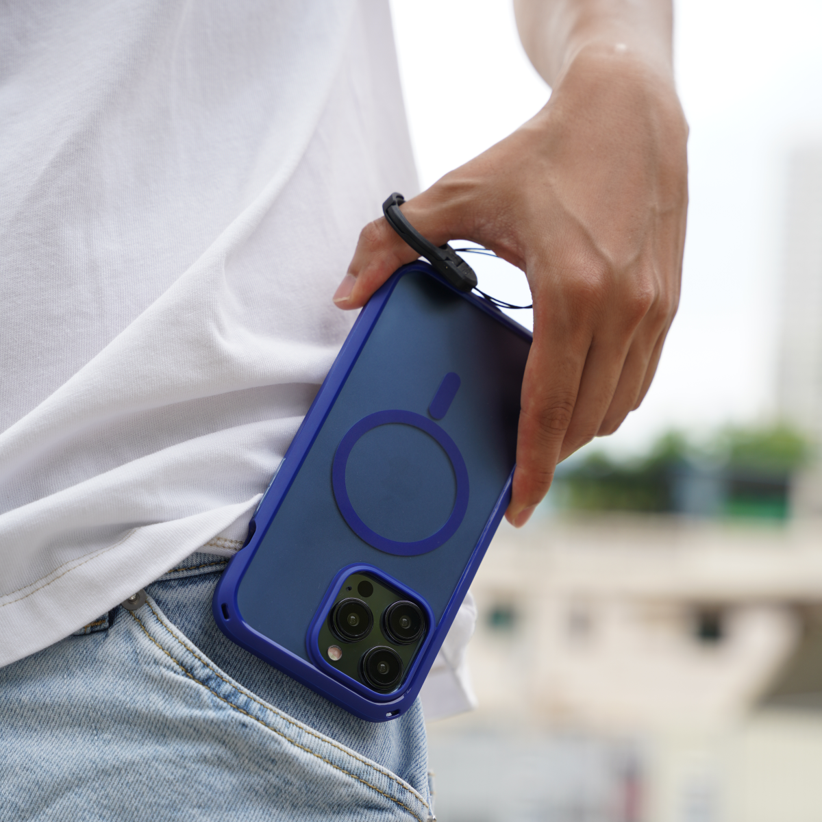 Catalyst-iPhone-15-pro-max-protective-stylish-drop-proof-iphone-cases-with-magsafe-atlantic-blue-with-carabiner-attachments.png