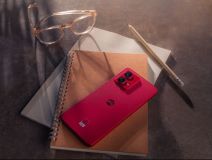 moto g84 5G_ATL_LIFESTYLE PHOTOGRAPHY_PRODUCT PHOTOGRAPHY_VIVA MAGENTA_DIGITAL USE.jpg