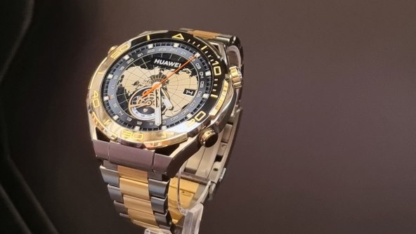 Huawei Watch Ultimate Gold Edition.jpg